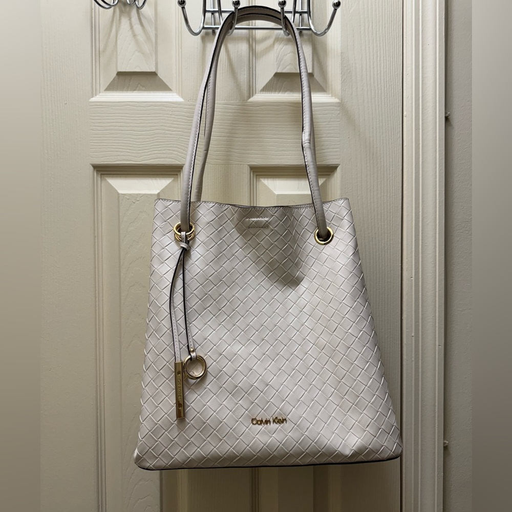 Calvin Klein White Shoulder Bag with Textured Design